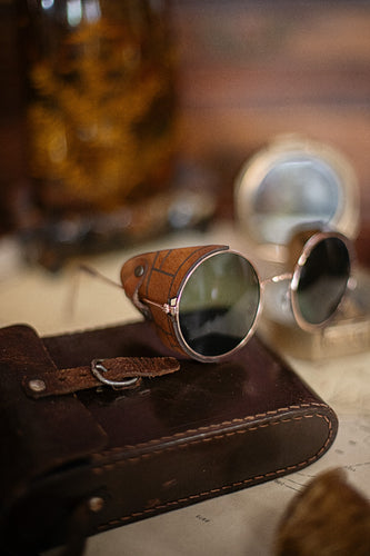 Gafas de sol steampunk con cuero grabado