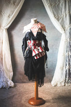 Load image into Gallery viewer, Corse rojo a rayas de Circo