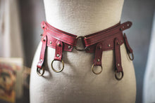Load image into Gallery viewer, Cinturon Rojo de cuero con tiras y aros Circus