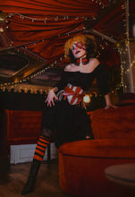 Load image into Gallery viewer, Cinturon Rojo de cuero con tiras y aros Circus