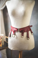 Load image into Gallery viewer, Cinturon Rojo de cuero con tiras y aros Circus