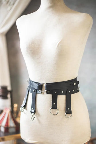 Cinturon Negro de cuero con tiras y aros Circus