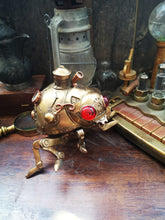 Cargar imagen en el visor de la galería, Figura escarabajo Steampunk