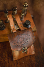 Laden Sie das Bild in den Galerie-Viewer, Bolsito de cinturón de cuero steampunk