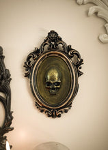 Cargar imagen en el visor de la galería, Marco estilo barroco con calavera