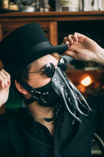 Cargar imagen en el visor de la galería, Máscara de cuero Cthulhu estilo steampunk
