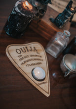 Load image into Gallery viewer, Portavelas planchette de ouija